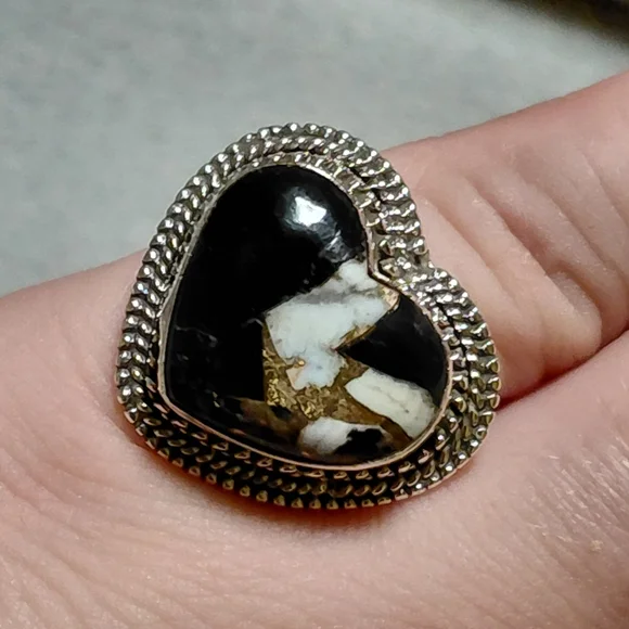 White Buffalo Copper Turquoise Sterling Silver Heart Shaped Ring - Picture 4 of 8